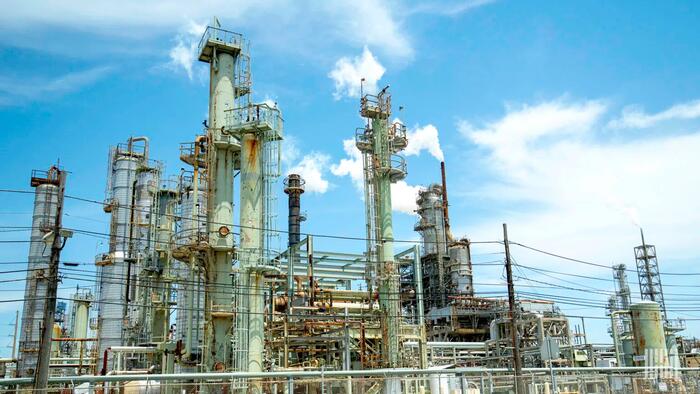 NextImg:Abundant Russian Supply Causes Drop In Refinery Margins