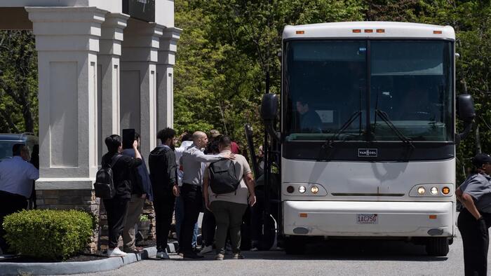 NextImg:Wedding Parties, Homeless Vets Booted From NY Hotels To Make Room For Migrants