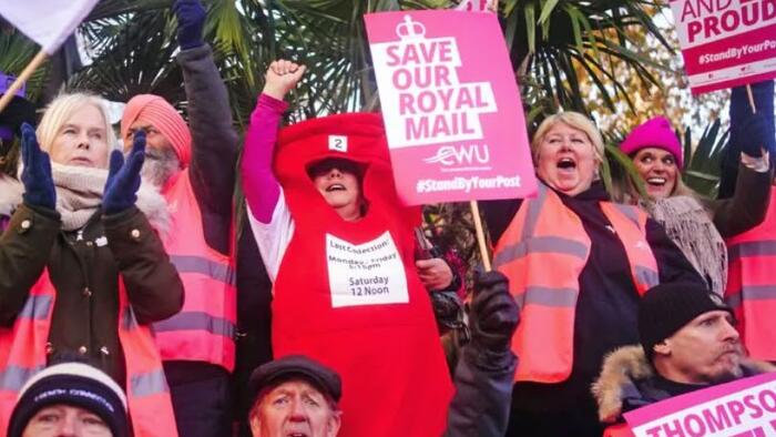 NextImg:Royal Mail Reports Loss Of £1 Billion After Year Of Strikes
