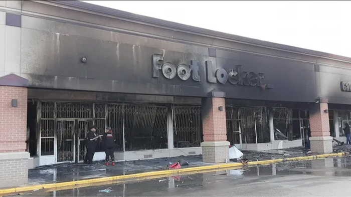 NextImg:"Off On The Wrong Foot": Foot Locker Shares Crater As Consumers Pull Back