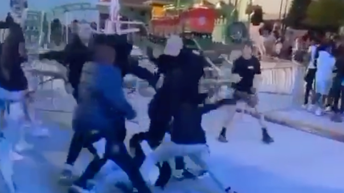 NextImg:Chicago Carnival Invaded By "Flash Mob" Of Over 400 Teenagers