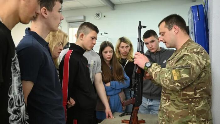 Ukraine Expands Weapons Training For Children As Bakhmut Reportedly Falls - Vimarsana News