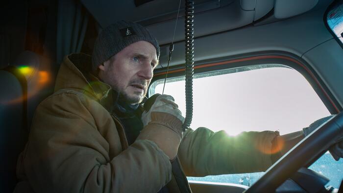 Alaskan Trucking Fleets Promise $150K Driver Salaries Amid Drilling Boom - Vimarsana News