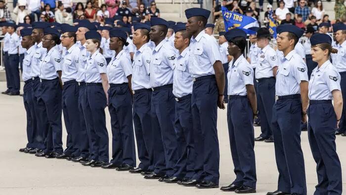 Desperate Army, Air Force Recruit Immigrants With Promise Of Rapid Citizenship