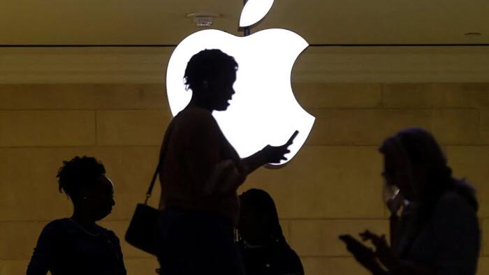 NextImg:Apple Customers Say It's Hard To Get Money Out Of Goldman Sachs Savings Accounts