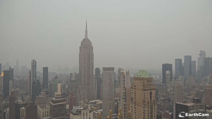NextImg:"Worst I've Ever Seen It": New Yorkers Wake Up To Massive Smoke Plume