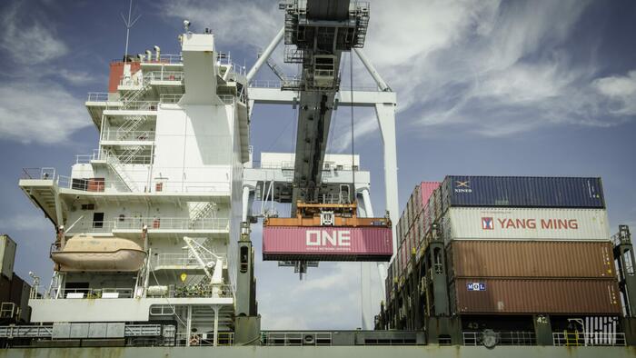 NextImg:West Coast Dockworkers Making $200K Demand Higher Pay