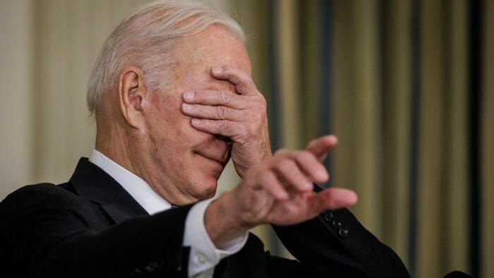 NextImg:Kunstler: "How Can One Bumbling Political Idiot Wreak So Much Havoc?"