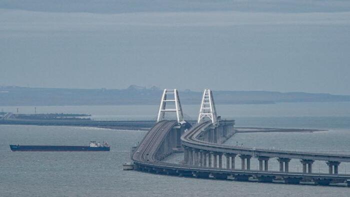 NextImg:Crimean Bridge Traffic Halted Due To "Emergency", Explosions Reported