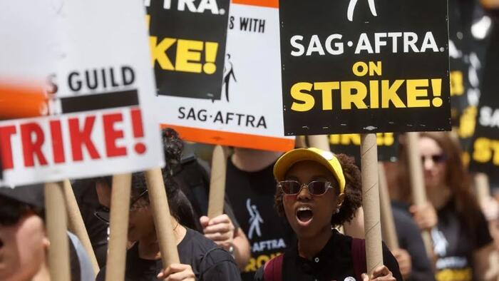 NextImg:Billionaire Warns Hollywood Faces "Absolute Collapse" If Strike Isn't Resolved
