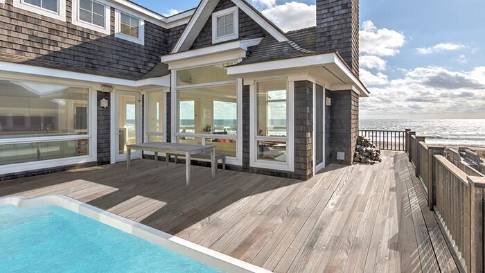 NextImg:Hamptons Mansion Bidding Wars Persist
