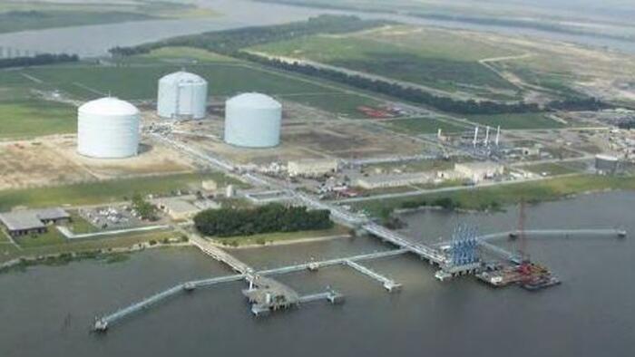NextImg:Buffett Buys One Of Only Seven US LNG Export Terminals In $3.3 Billion Deal