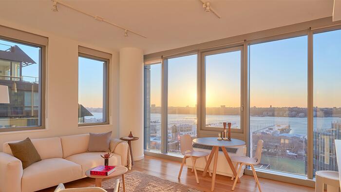 NextImg:Manhattan Apartment Rents Fizzle In June, Offering Some Relief