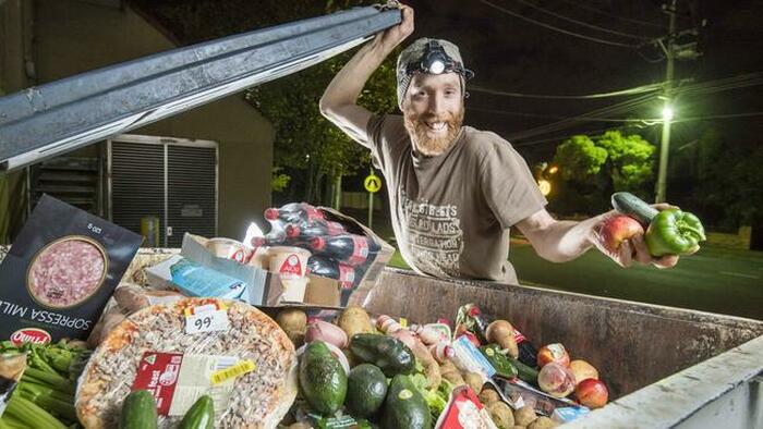 NextImg:Cash-Strapped Consumers Resort To 'Dumpster Dining' To Save On Grocery Bill