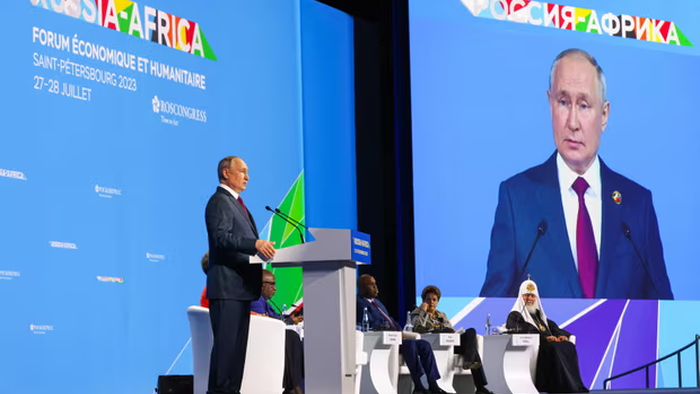 NextImg:Putin Offers "Free" Grain To 6 Impoverished African Nations