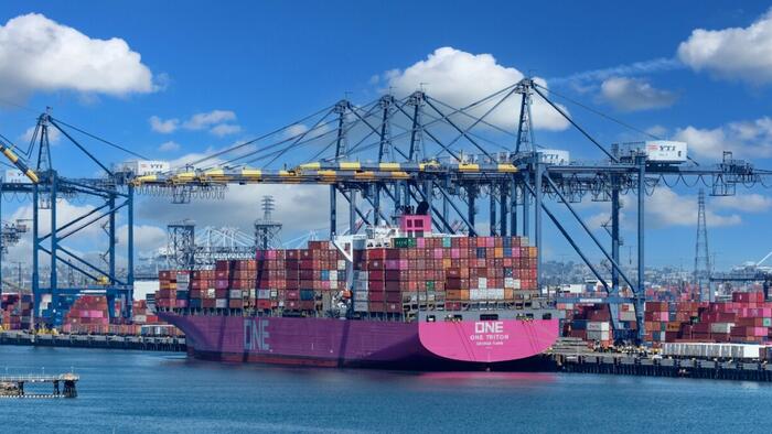 NextImg:Trans-Pacific Shipping Rates Rise As Carriers Make Capacity Cuts