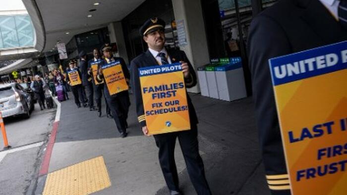 NextImg:United Pilots Agree To Labor Deal That Could See Salaries Cumulatively Rise 40%