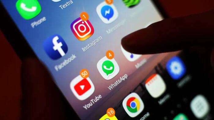 NextImg:Excessive Social Media Use Is No. 1 Concern For Parents As Kids Head Back To School: New Poll