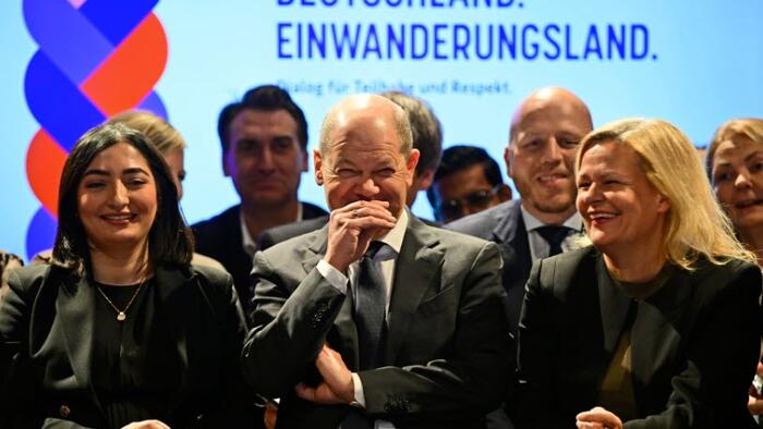 NextImg:4 In 5 Germans Unhappy With Federal Govt That Prioritizes Refugees & The Rich