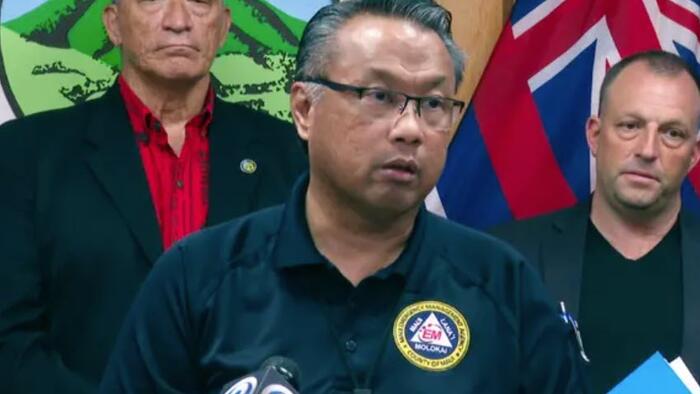 NextImg:Maui's Emergency Chief Resigns Amid Criticisms Over Wildfires Siren Failure