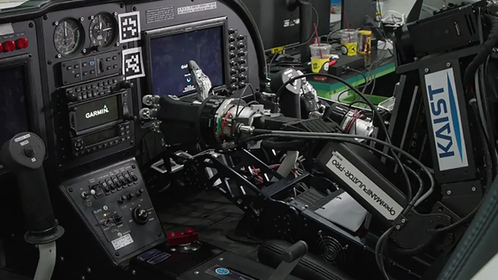NextImg:AI Humanoid Pilot Might be Able To Solve Pilot Shortage