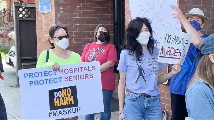 NextImg:Watch: Canadian Activists Demanding Return Of Mask Mandates Attack Counter Protester