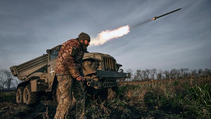 NextImg:Ukraine Warns Of "Significant Weapons Shortage"