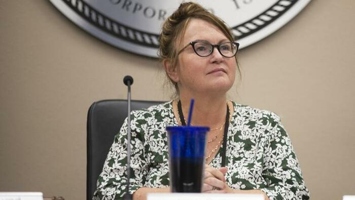 NextImg:Leftist Mayor Calls 911 On Peaceful Petitioners - Describes Them As "Far Right Wing"