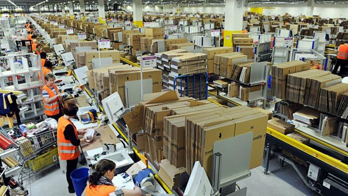 NextImg:Amazon Announces Plans To Hire 250,000 Logistics Workers For Holiday Season