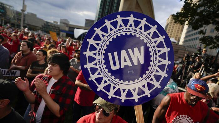 NextImg:Rabo: "Public Opinion Seems To Be Shifting Behind The Striking Workers"