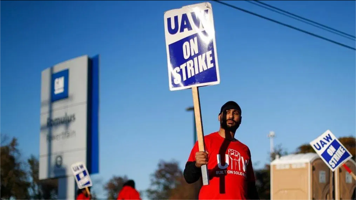 NextImg:GM Withdraws Full-Year Forecast Amid UAW Strike, Despite Profits Topping Estimates