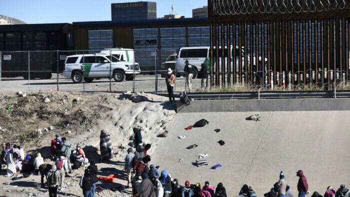 NextImg:Don't Mess With Texas: Senate Passes Bill Allowing Local, State Police To Arrest Illegal Immigrants