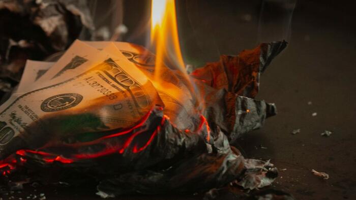 NextImg:The Myth Of The Invincible Dollar