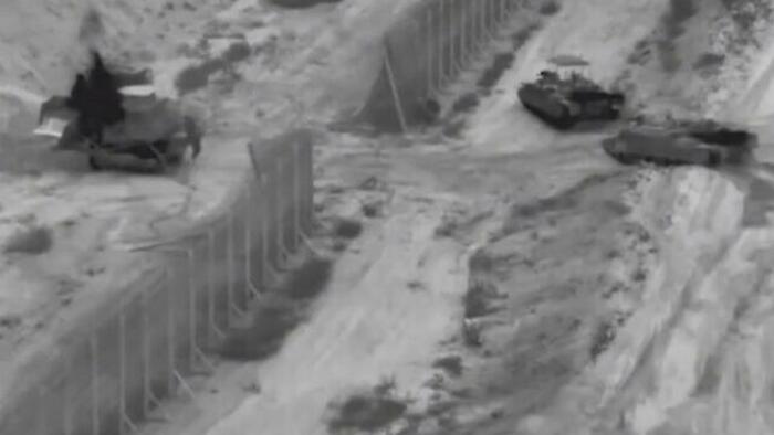 NextImg:Watch: IDF Tanks, Troops Push 1km Deep Into Gaza To "Prepare The Battlefield"