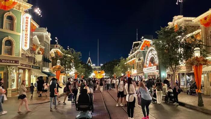 NextImg:Desperate Disneyland Slashes Children's Ticket Prices By More Than 50%