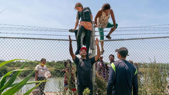 Record Number Of Illegal Immigrants Pour Into US, Many On FBI Terror Watchlist - Vimarsana News