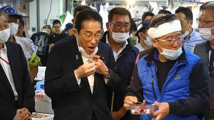 NextImg:Japan's Prime Minister Eats Radioactive Fish From Fukushima Waters