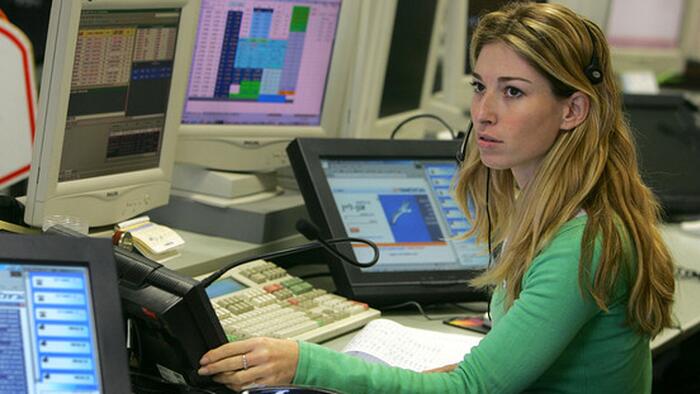 NextImg:Futures Slide, Losing Early Gains As Attention Turns From Govt Shutdown To Rising Rates