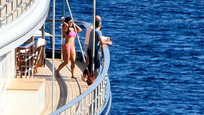 Jeff Bezos' Superyacht Generates 447 Times The Yearly Carbon Emissions Of Average US Household - Vimarsana News