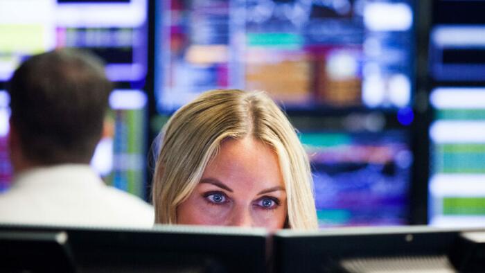 NextImg:Futures Rise, Oil Tumbles Ahead Of Pre-Holiday Data Deluge