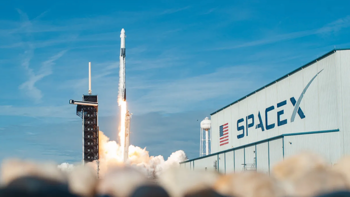 Jeff Bezos Hires Elon Musk For Rocket Launches - Vimarsana News