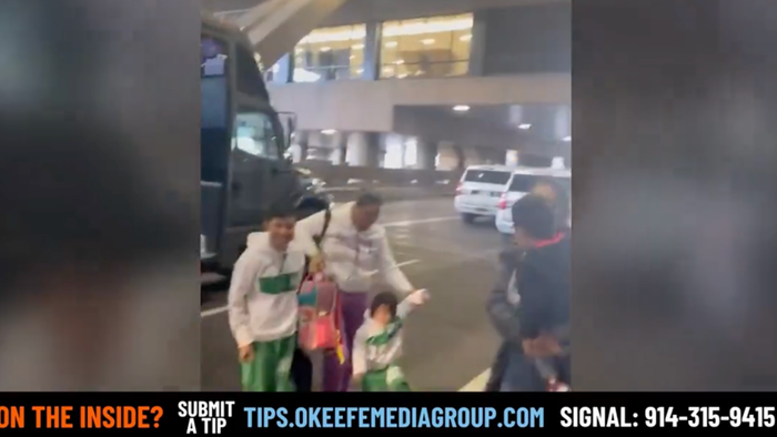 "Public Has A Right To Know" - O'Keefe Exposes Bussing Of Migrants Direct From Border To Phoenix Airport - Vimarsana News