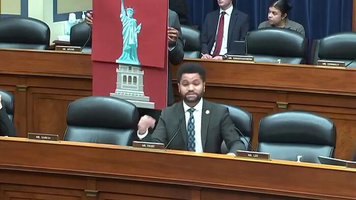 Dem Rep. Doesn't Understand 'Legal' Vs. 'Illegal' Immigration - Wants To Remove Statue Of Liberty - Vimarsana News