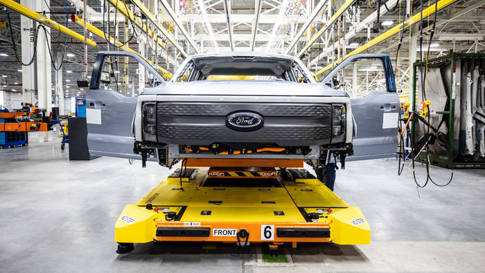 Rolling Disaster: Ford Halts 2024 F-150 Lightning Shipments - Vimarsana News