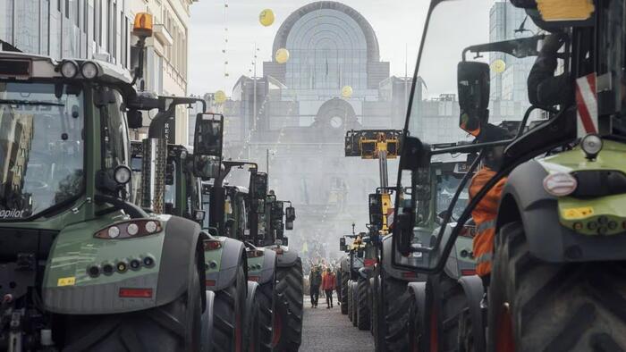 NextImg:France Caves To Farmers As Ireland 'Solidarity' Protests Kick Off