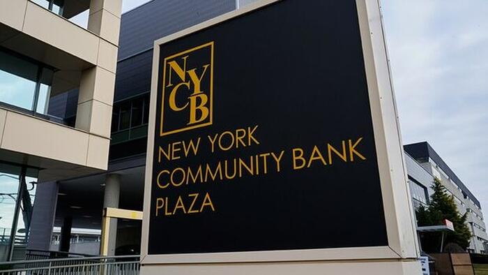 NextImg:NYCB Re-Crashes After Finding "Material Weaknesses" In Internal Controls, Delays Filing