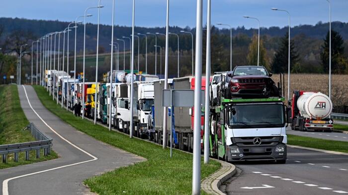NextImg:Polish Truckers To Rejoin Farmers In Border Crossing Blockades