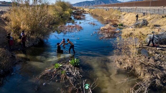 NextImg:Victor Davis Hanson: The Absurd Border Con