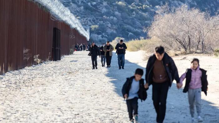 NextImg:CCP Tightens Exit Controls Amid Sharp Increase In Citizens Fleeing China