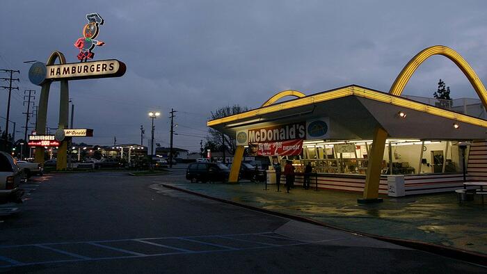 NextImg:Cost Of Running A McDonalds Jumps $250,000 In CA Due To Minimum Wage Hikes